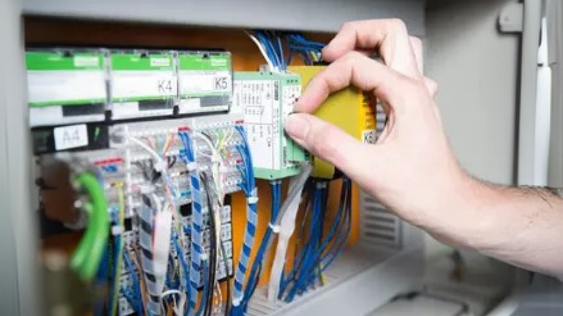 Titelbild zur Veranstaltung Fortbildungsseminar zur Eintragungsverlängerung im Installateurverzeichnis mit der E.DIS Netz GmbH 2026 (7,25h)